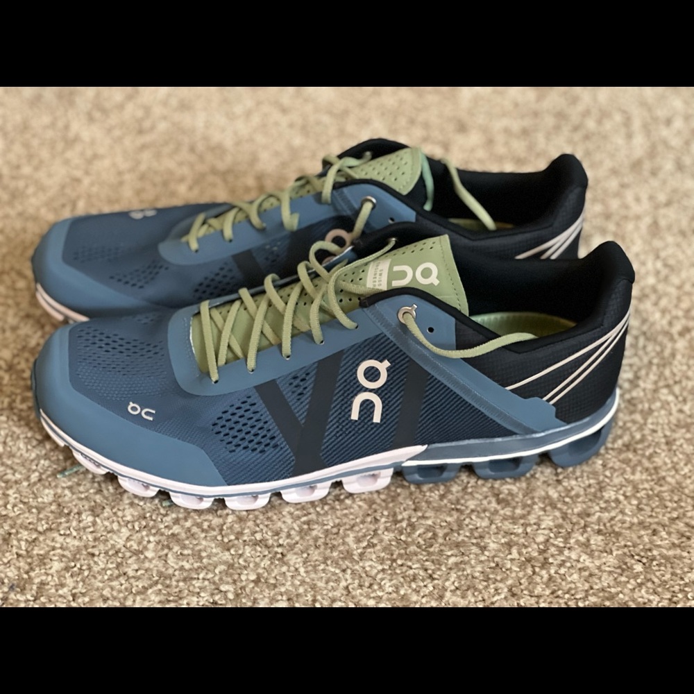 Brand new never worn On Cloudflow running mens sneaker size 13